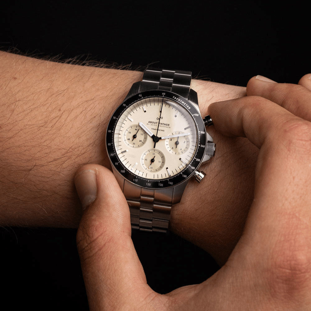About Vintage Racing Chronograph 1960 Steel / Off White