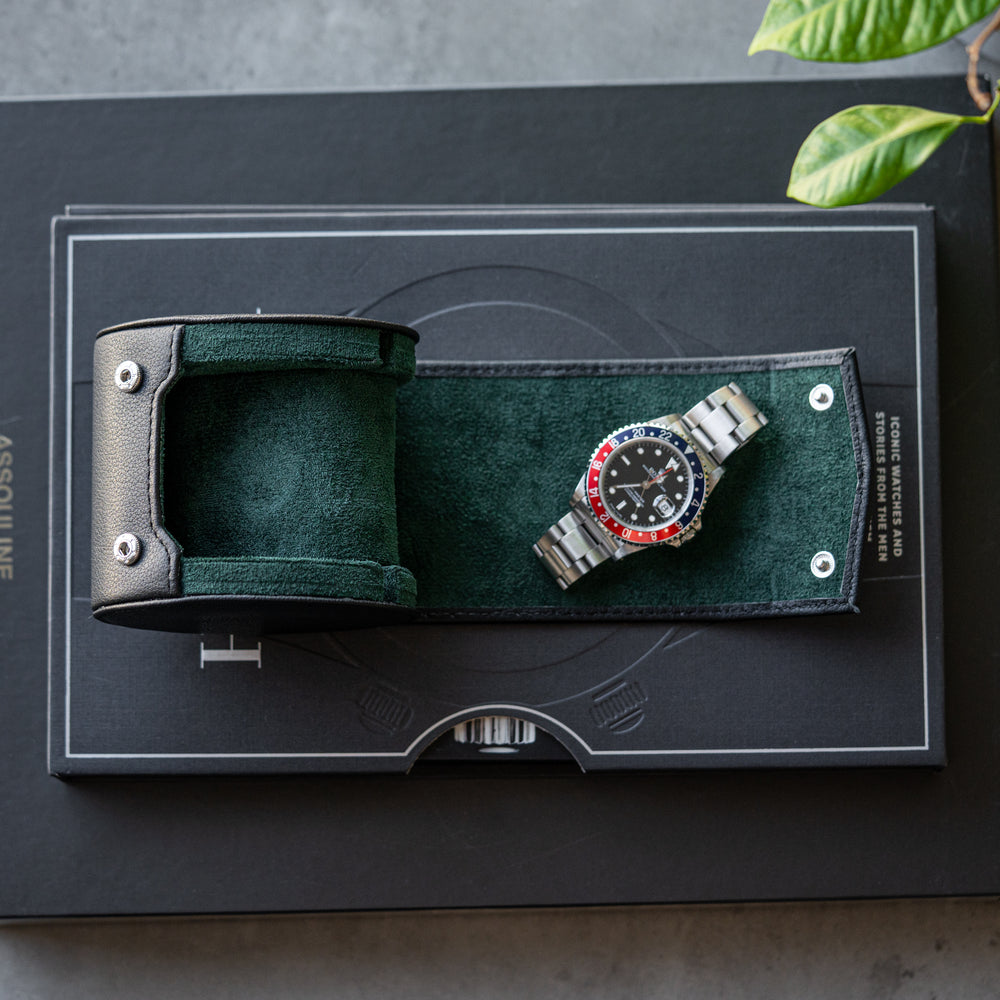Open single watch roll in black green